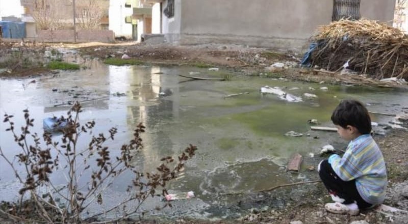 Çelikevler Mahallesinde çocuklar hastalıkla karşı karşıya