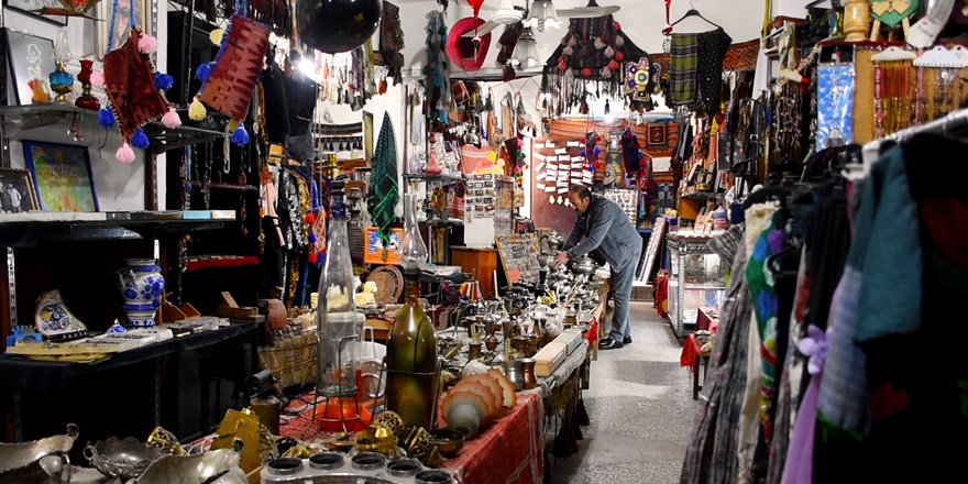 Diyarbakır'da antikacılık yapan esnaf turist bekliyor