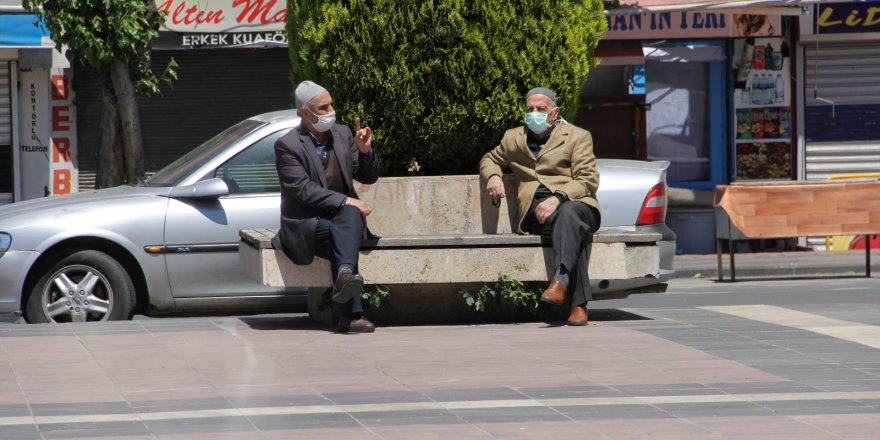 Sağlık Bakanı: 65 yaş üstü vaka oranı düştü