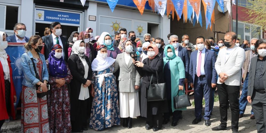 Diyarbakır'da 400 kişi AK Parti'ye üye oldu