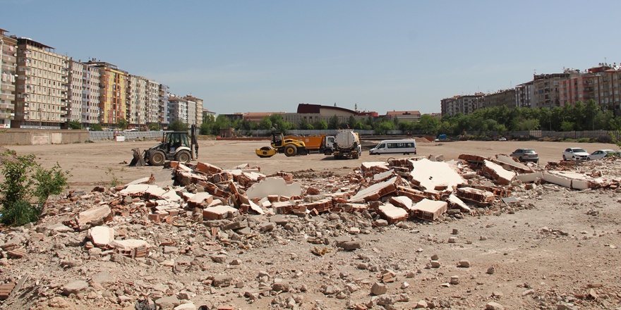 Diyarbakır Millet Bahçesi’nde Otopark inşaatı sürüyor