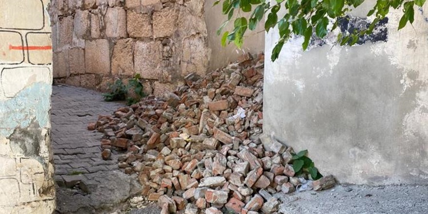Diyarbakır’da tarihi evdeki kazı, tarihi dokuya zarar verdi