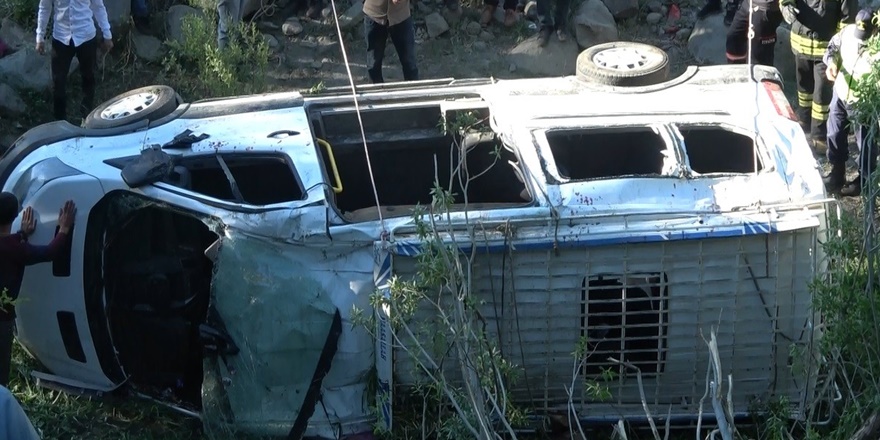 Bingöl’de feci kaza: 16 yaralı