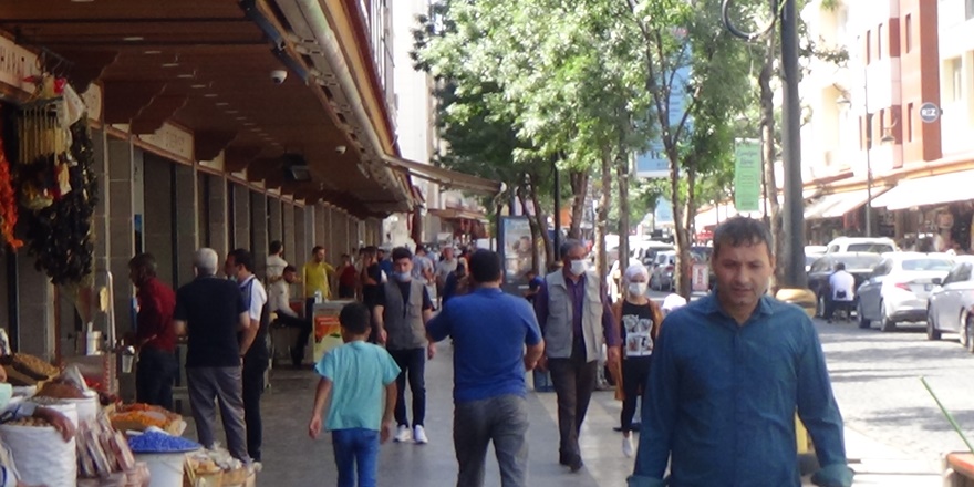 56 günlük kısıtlama  sonrası Diyarbakır'da yoğunluk