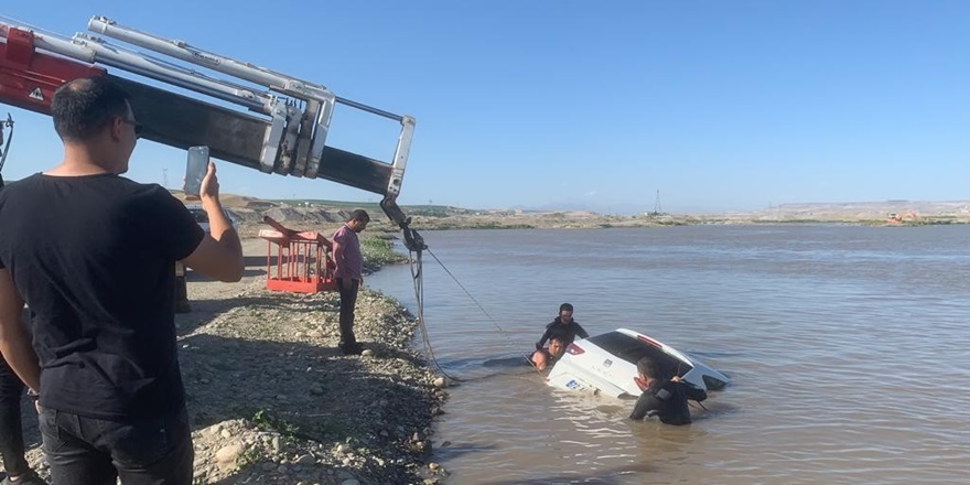 Batman Çayına uçan araçta 100 kilo uyuşturucu çıktı