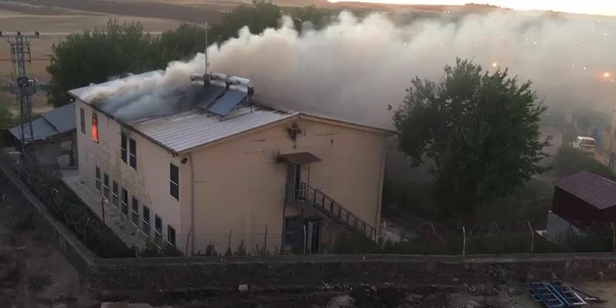 VİDEO - Zerzevan Kalesi'ndeki kazı evinde yangın