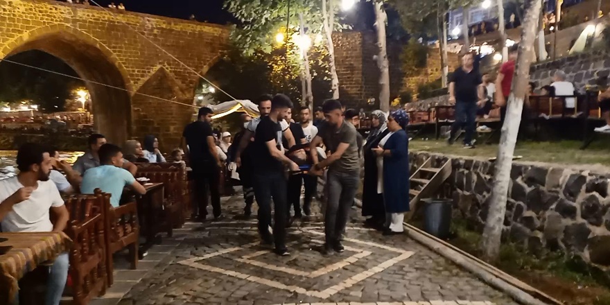 VİDEO - Diyarbakır’da Dicle Nehri’ne düşen kadın kurtarıldı