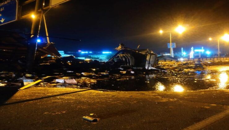 Diyarbakır'da kaza: Motor yağı yüklü kamyon devrildi