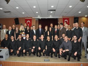 Vali Cengiz Derik'te öğretmenlerin konserine katıldı