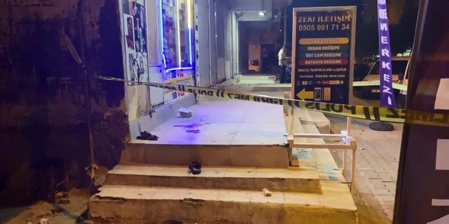 VİDEO - Diyarbakır’da bir kişi iş yerinde silahlı saldırıya uğradı
