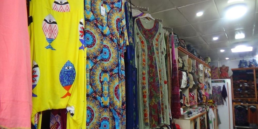 Diyarbakır'da sıcaklıklar otantik giyime talebi artırdı