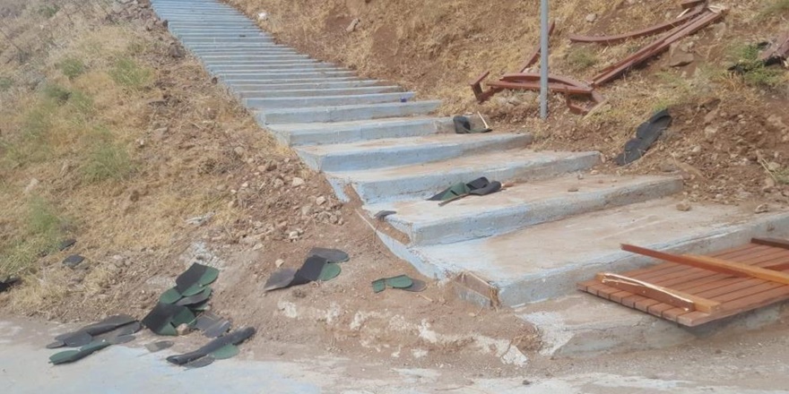 Kırklar Dağı’ndaki kent mobilyaları tahrip edildi