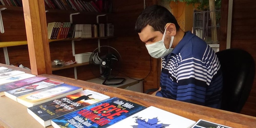 Diyarbakırlı Süleyman’a yeni kitap kulübesi yapıldı