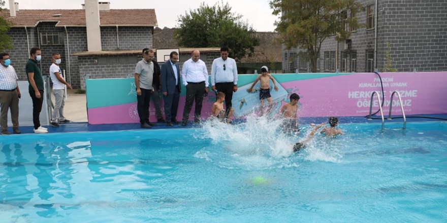 Sur'da çocuklar için yüzme havuzu yapıldı