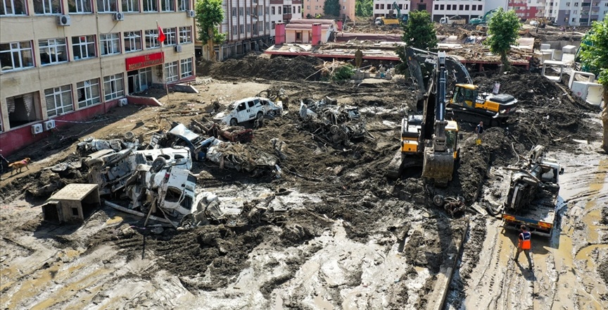 Sel felaketinde can kaybı 70'e yükseldi