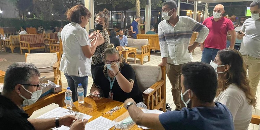 Diyarbakır'da sağlık çalışanlarından aşı seferberliği