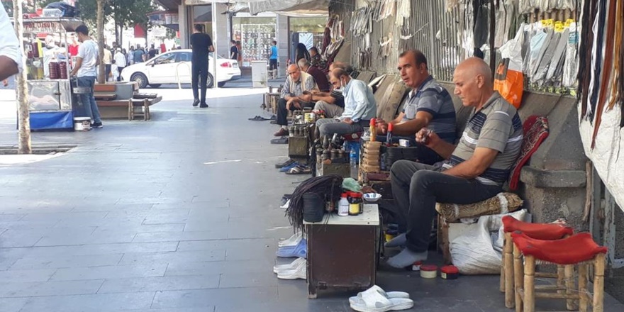 VİDEO - Diyarbakır’ın sembol olmuş ayakkabı boyacıları