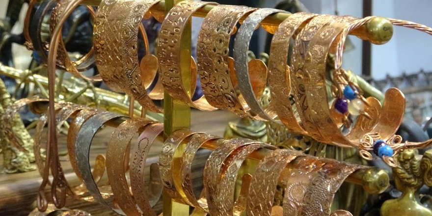 Diyarbakırlı ustalar, bakır bilezikleri motiflendirdi