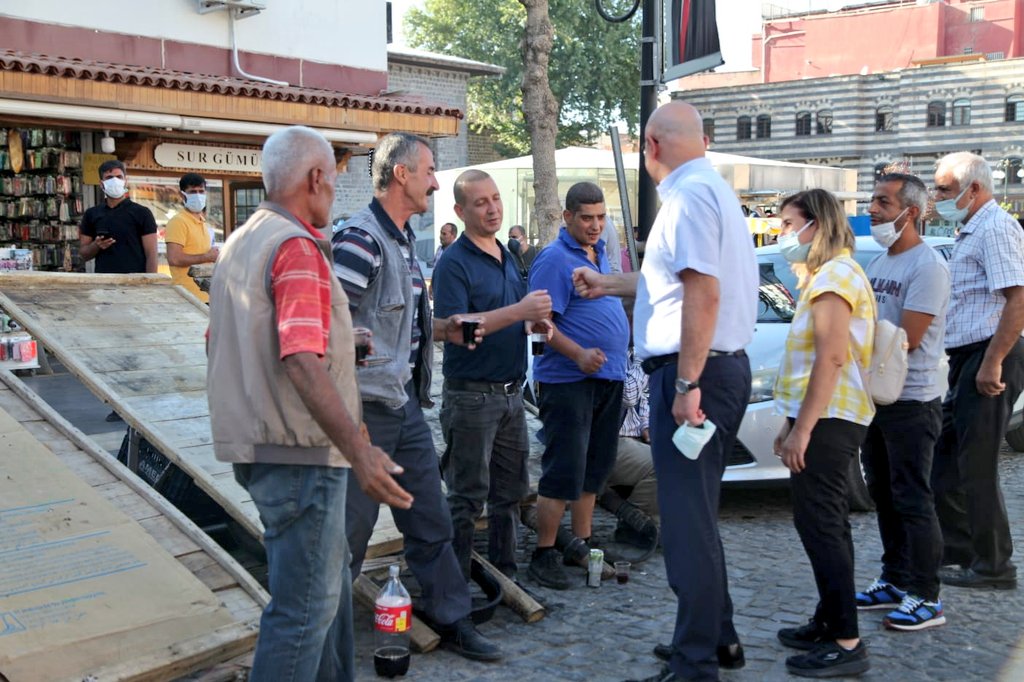 HDP’li Özsoy Sur’da vatandaşlarla bir araya geldi