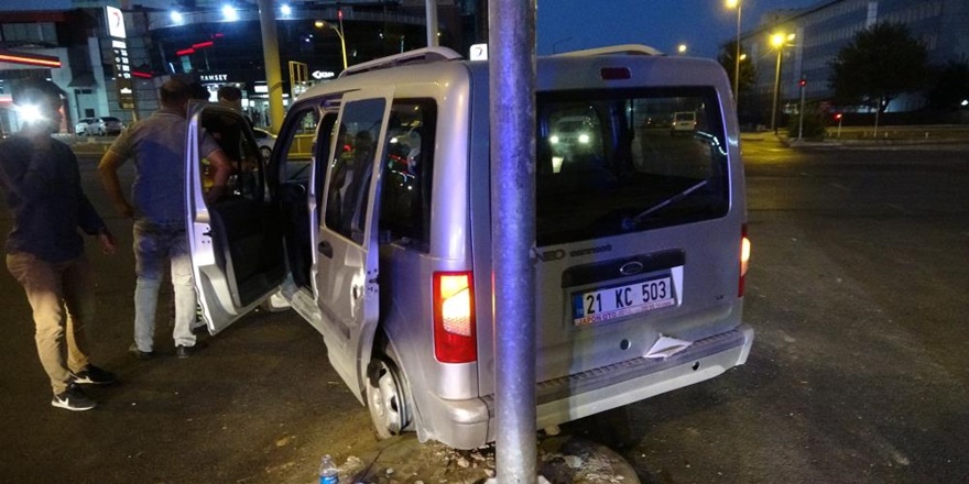 Diyarbakır’da yasak yola giren sürücü kaza yaptı: 5 yaralı