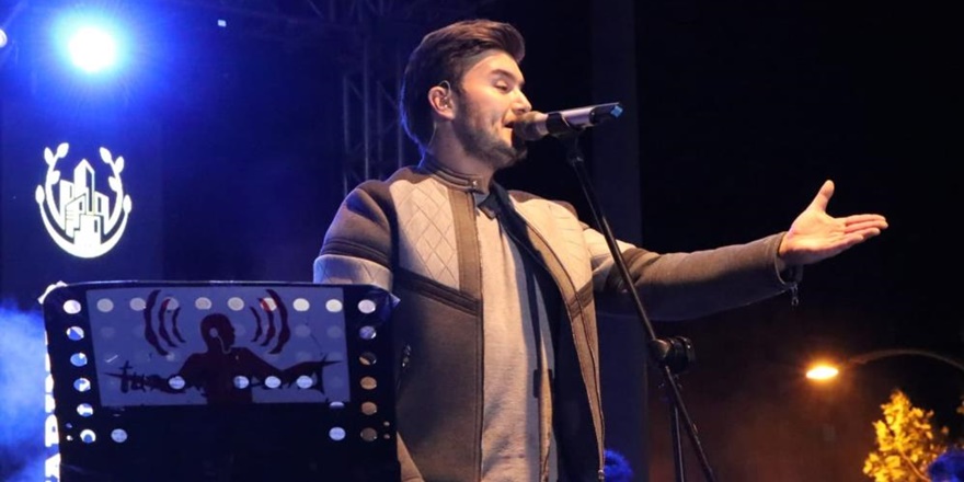 VİDEO - Diyarbakır’da Ceceli Rüzgârı: Şivan Perwer’in şarkılarını seslendirdi