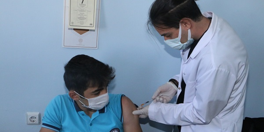 Diyarbakır'da 12 yaş ve üstü öğrencilere yönelik aşı seferberliği