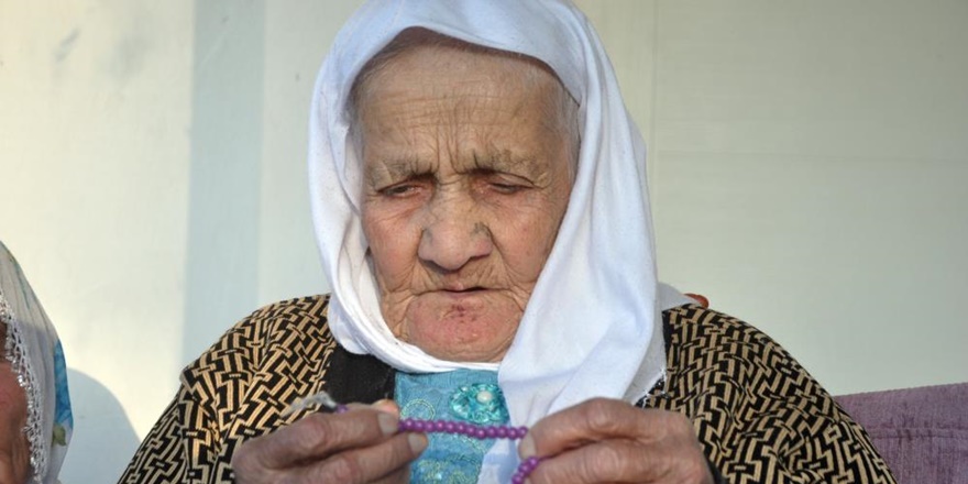 103 yaşındaki Ayşi nineden aşı uyarısı
