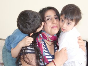 Anneler gününde tutuklandı, 3 gün sonra çocukları ile tahliye oldu