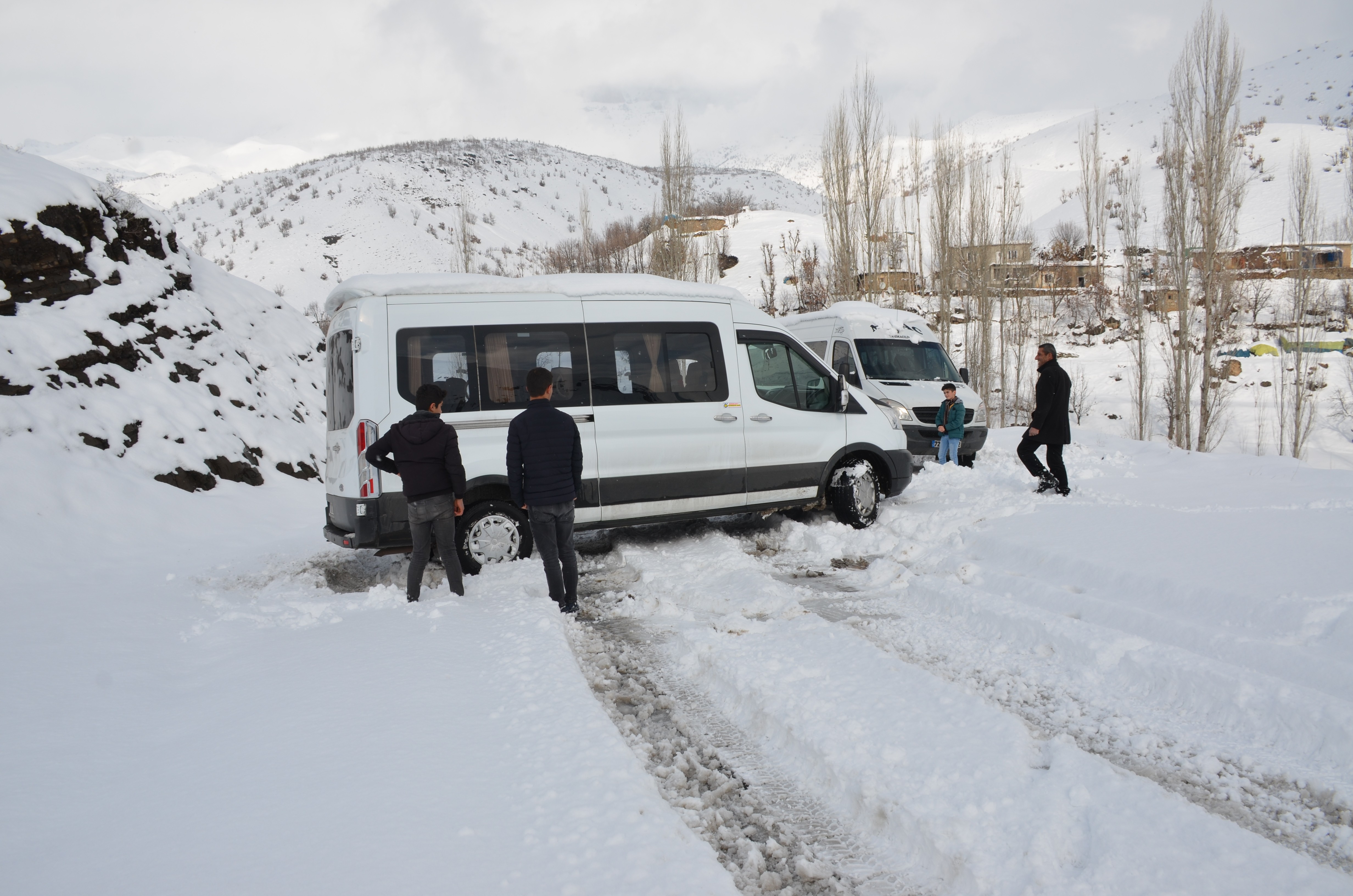 Bölge illerinde kar esareti