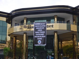 Siirt Belediye’si soma’da ölenler için siyah pankart astı
