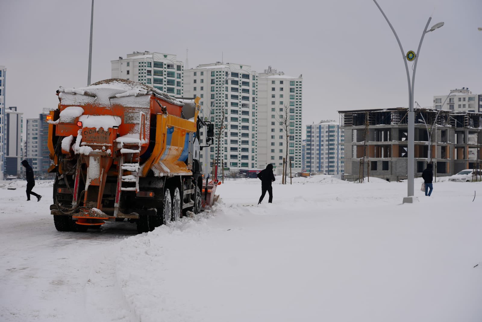 Diyarbakır Valisi’nden çağrı: Acil işler dışında trafiğe çıkmayın
