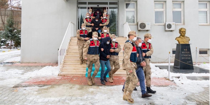 Diyarbakır’da tren raylarını çalan 8 şüpheli yakalandı