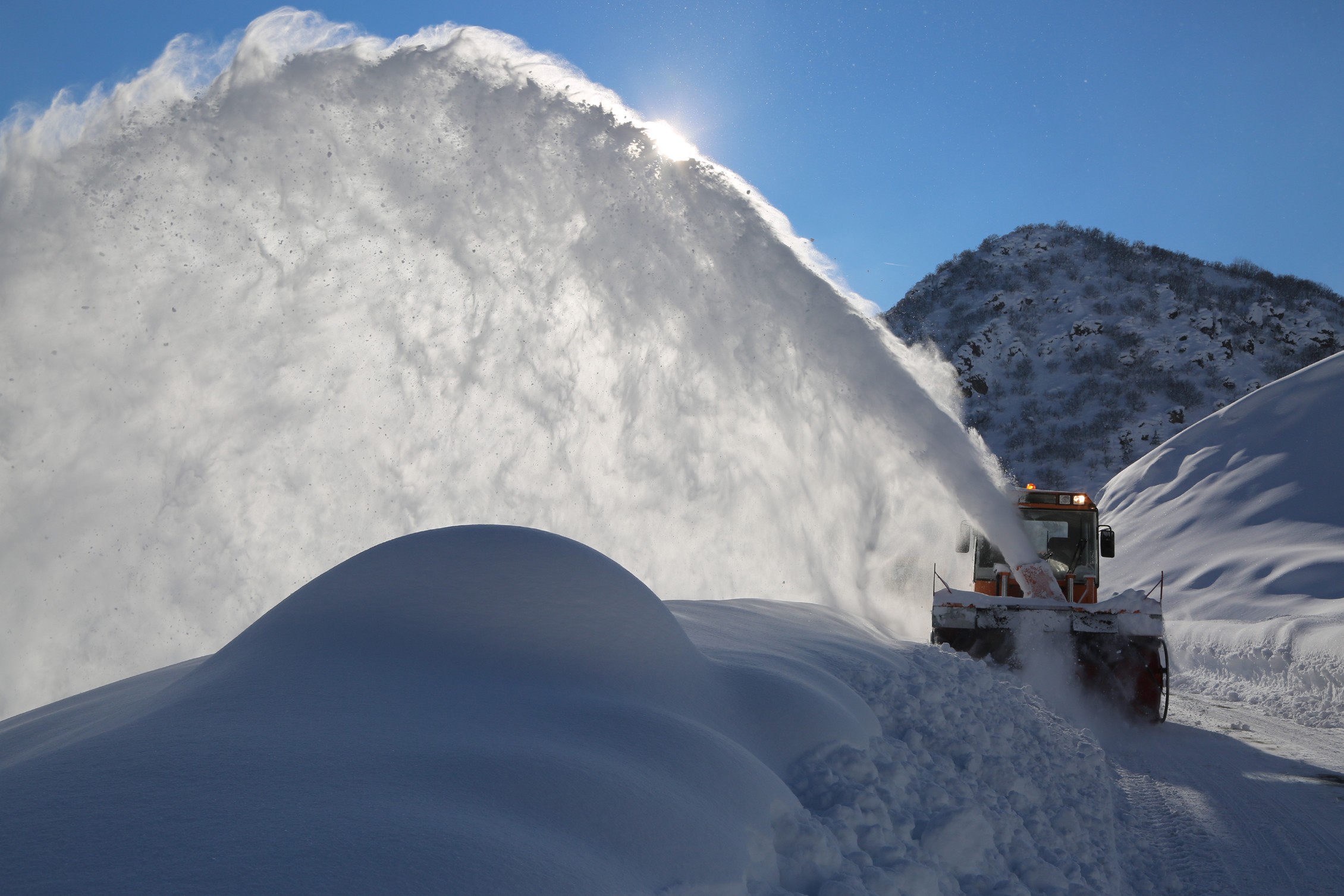 Dersim’de karla mücadele çalışmaları aralıksız devam ediyor