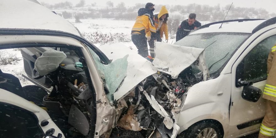 Mardin'de trafik kazası: 3 ölü, 8 yaralı