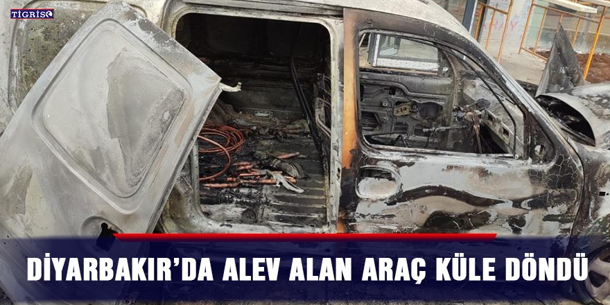 VİDEO - Diyarbakır’da alev alan araç küle döndü