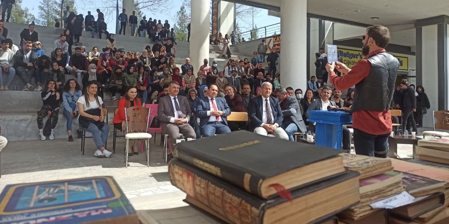 Diyarbakır’da Kitap Mezadı sürüyor
