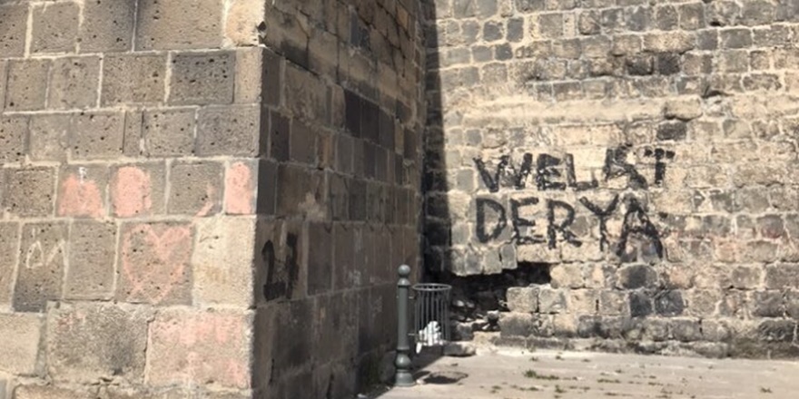 AK Partili Beyaz: Aşkınızı Surlara yazmayın!