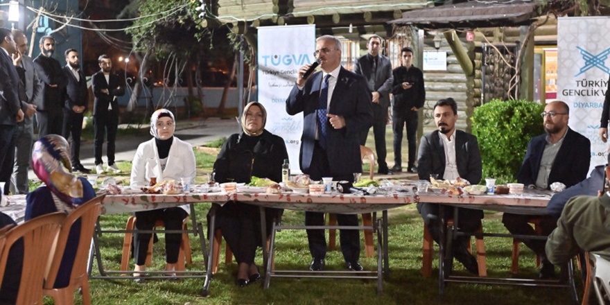 Diyarbakır Valisi TÜGVA’nın iftar yemeğine katıldı