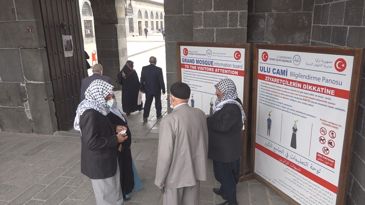 Diyanet’in 4 dilli hizmetinde Kürtçe’ye yer yok