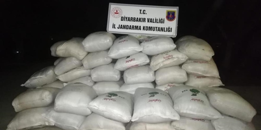 Diyarbakır’da 3 ton kaçak çay ele geçirildi