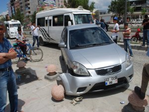 Batman’da iki araç çarpıştı