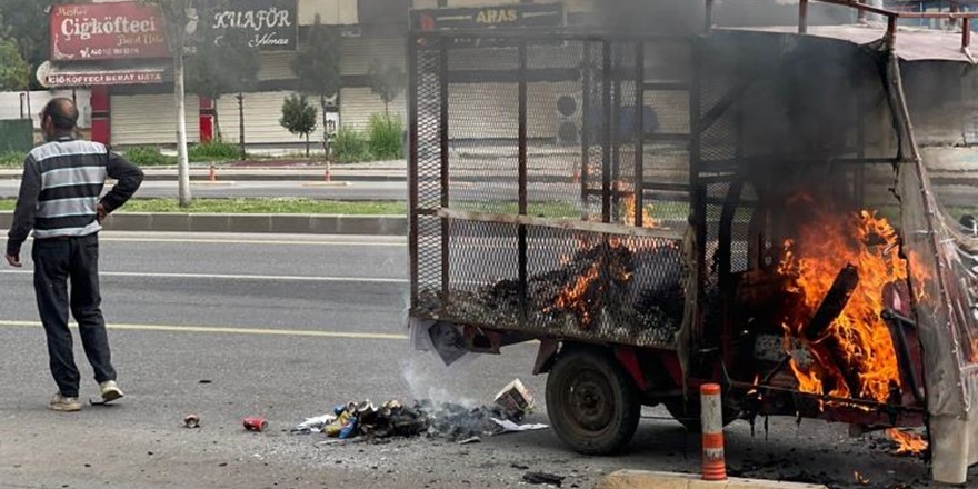Diyarbakır’da bir işçi ekmek teknesini yaktı