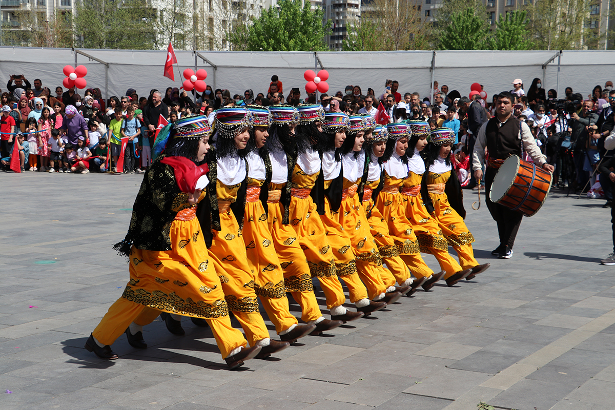 Diyarbakır’da 23 Nisan coşkuyla kutlandı