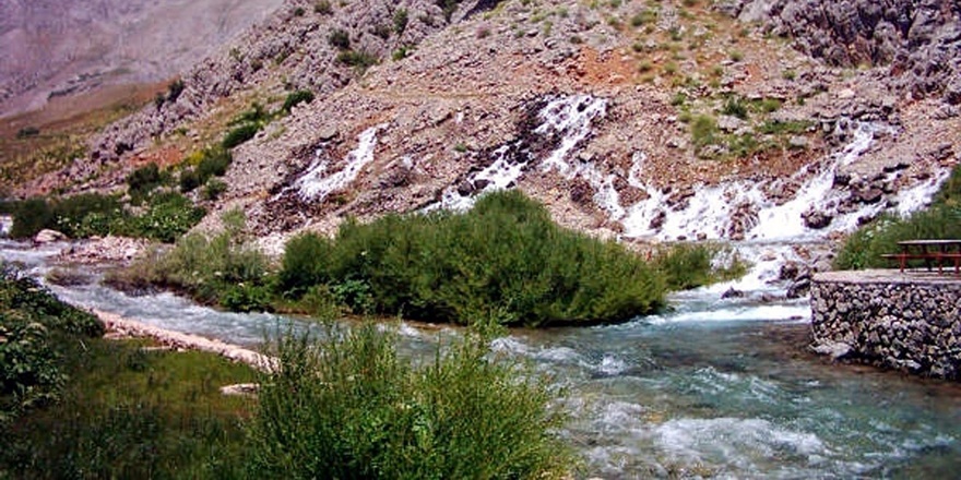Dersim’de Munzur Çayı’na düşen kadın hayatını kaybetti