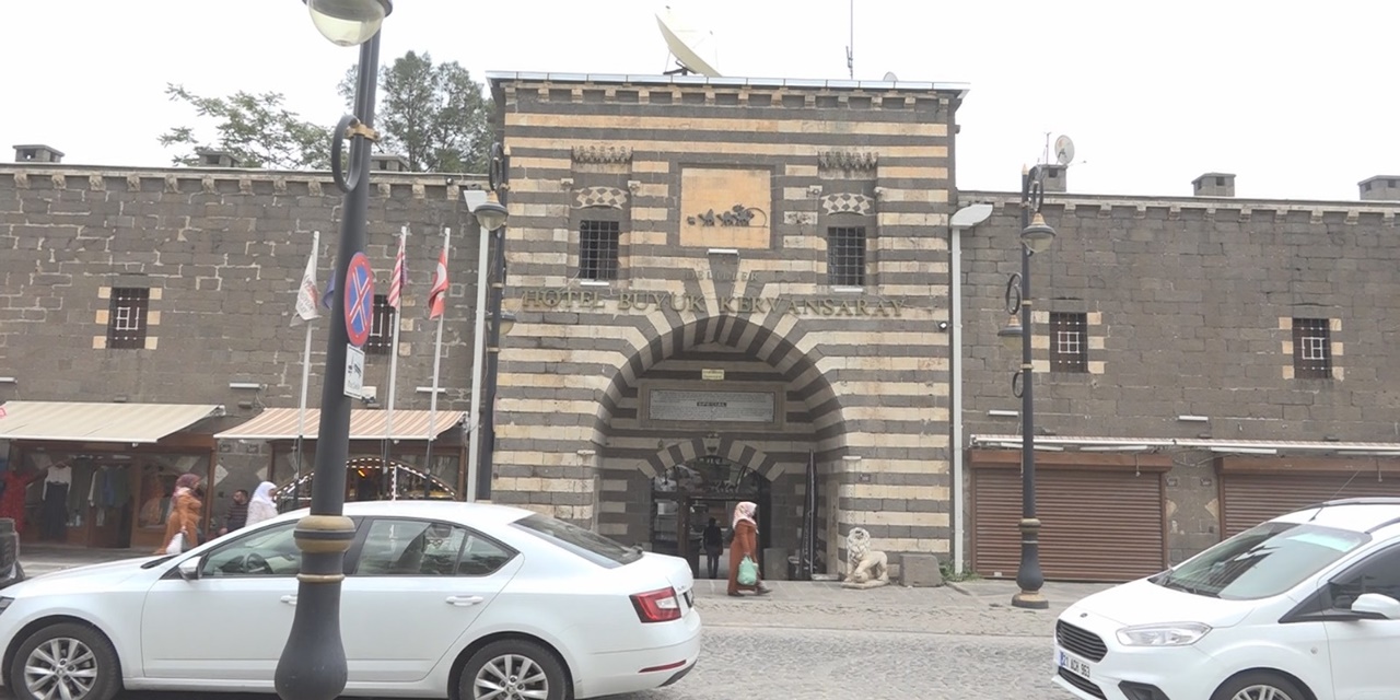 VİDEO - Diyarbakır’daki tarihi otelde 'lavabo' krizi