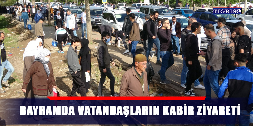 Bayramda vatandaşların kabir ziyareti
