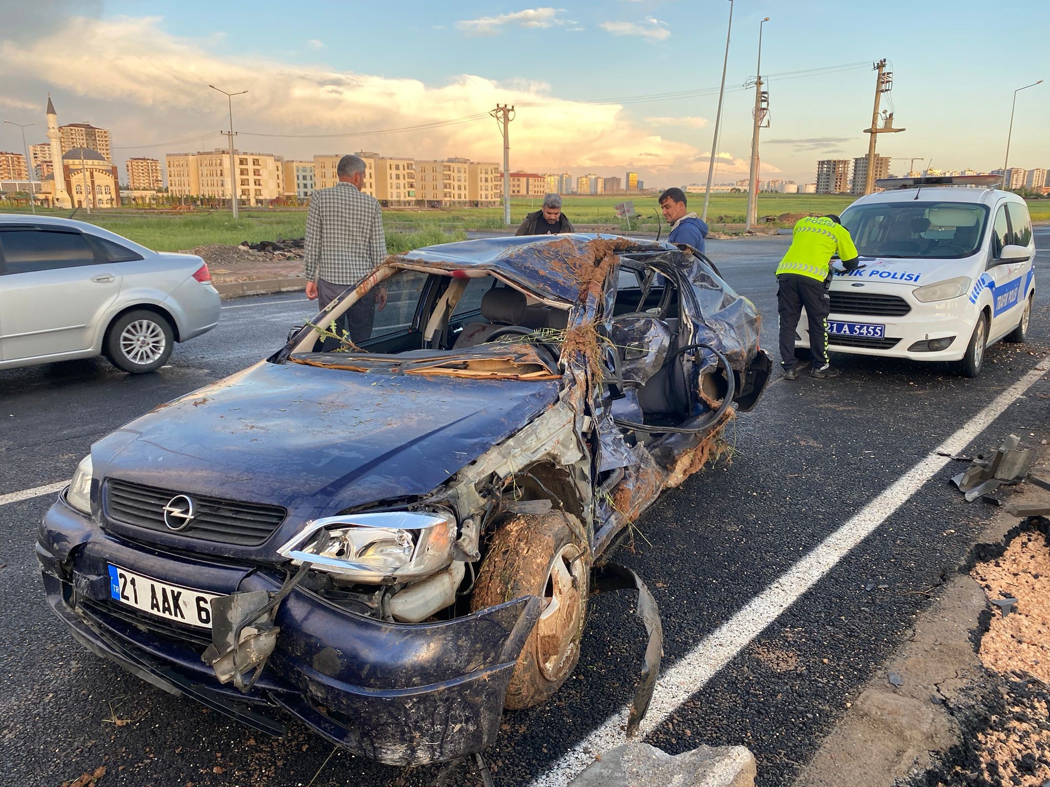 VİDEO- Diyarbakır’da kaza: 2 ölü, ağır 2 yaralı