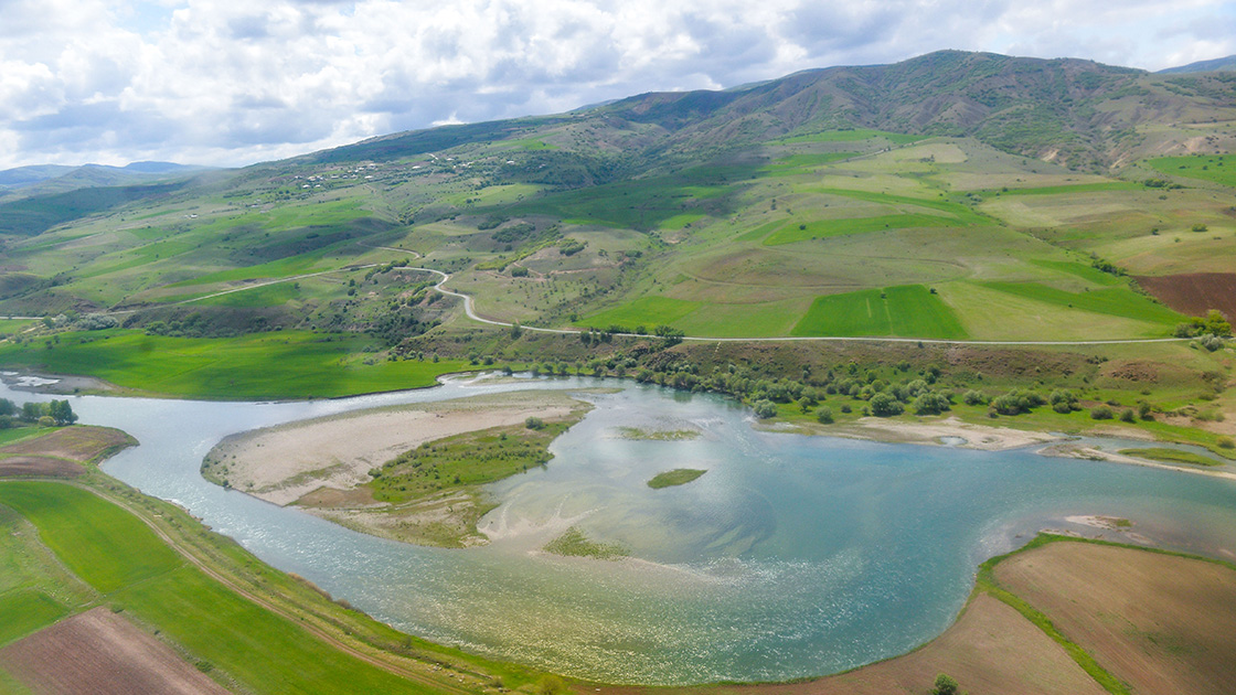 Dersim’in yeşile bürünen doğası havadan görüntülendi