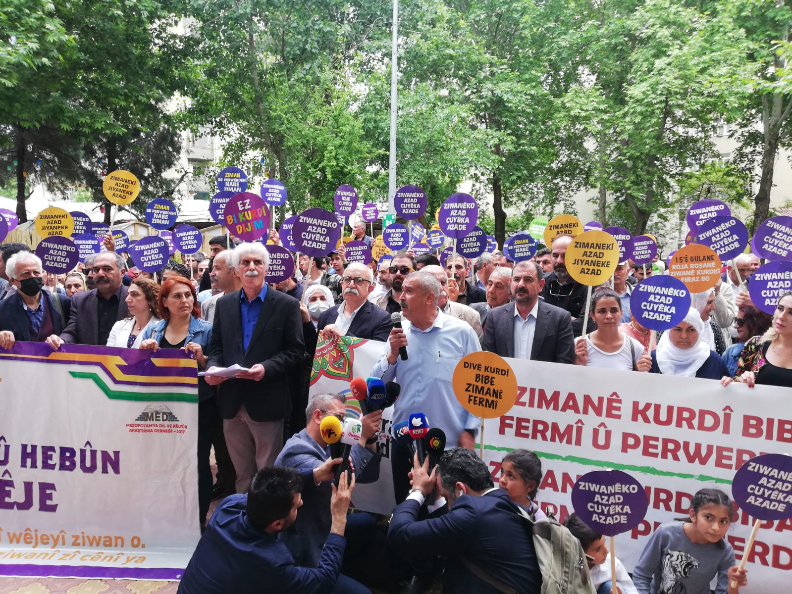 VİDEO- Kürt dil bayramı yürüyüşüne izin çıkmadı