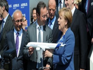 Merkel ve Elvan birlikte kurdela kesti